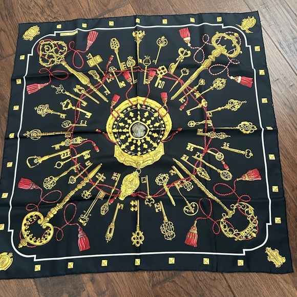 Rare Hermes Paris France Les Cles "The Keys" Key & Tassel Motif 100% Silk Scarf - Picture 1 of 7